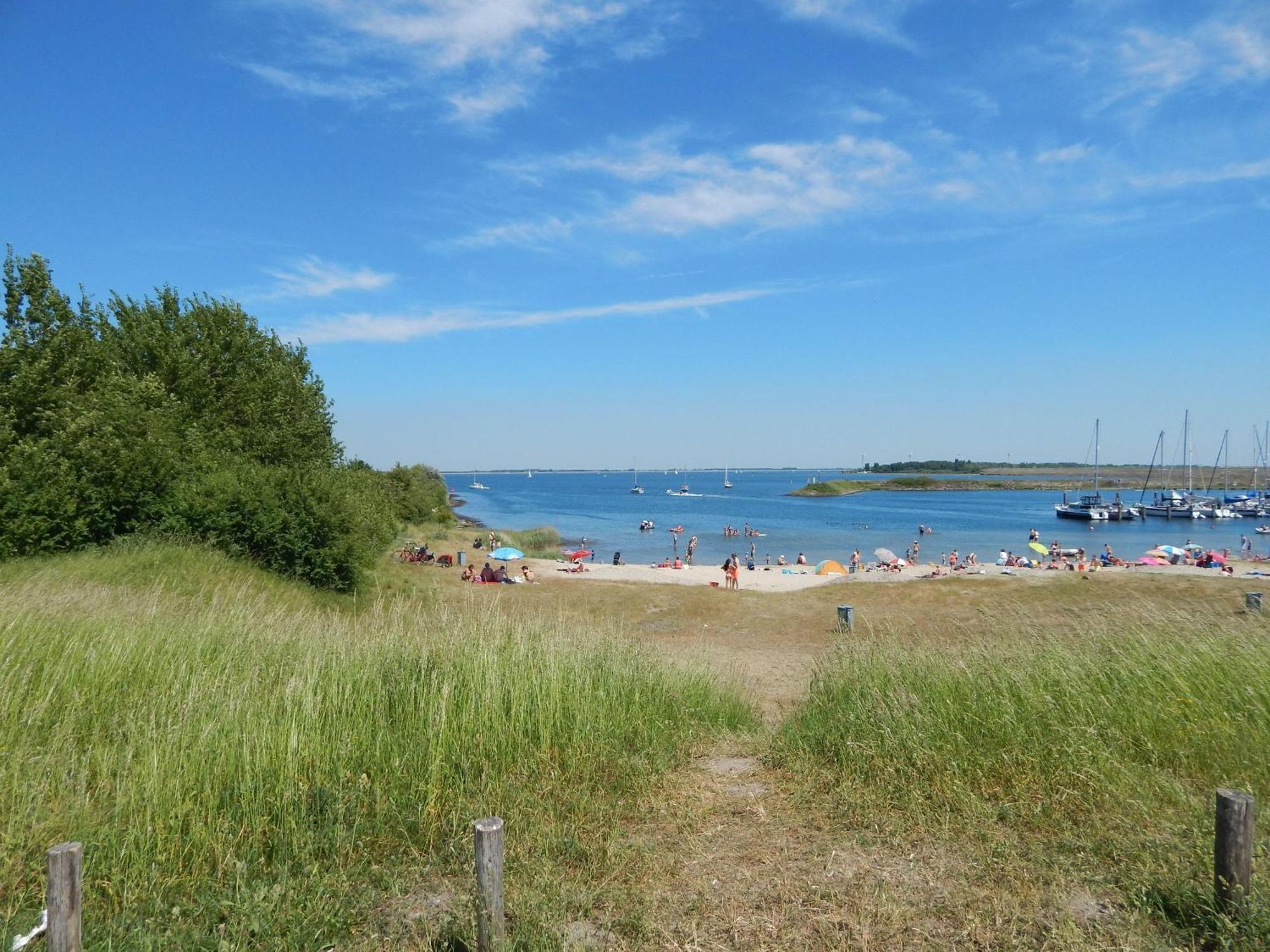 Wunderschoenes-Freistehendes-Ferienhaus-An-Der-See-Sauna-Strand-Yachthafen-Wlan Bruinisse Luaran gambar